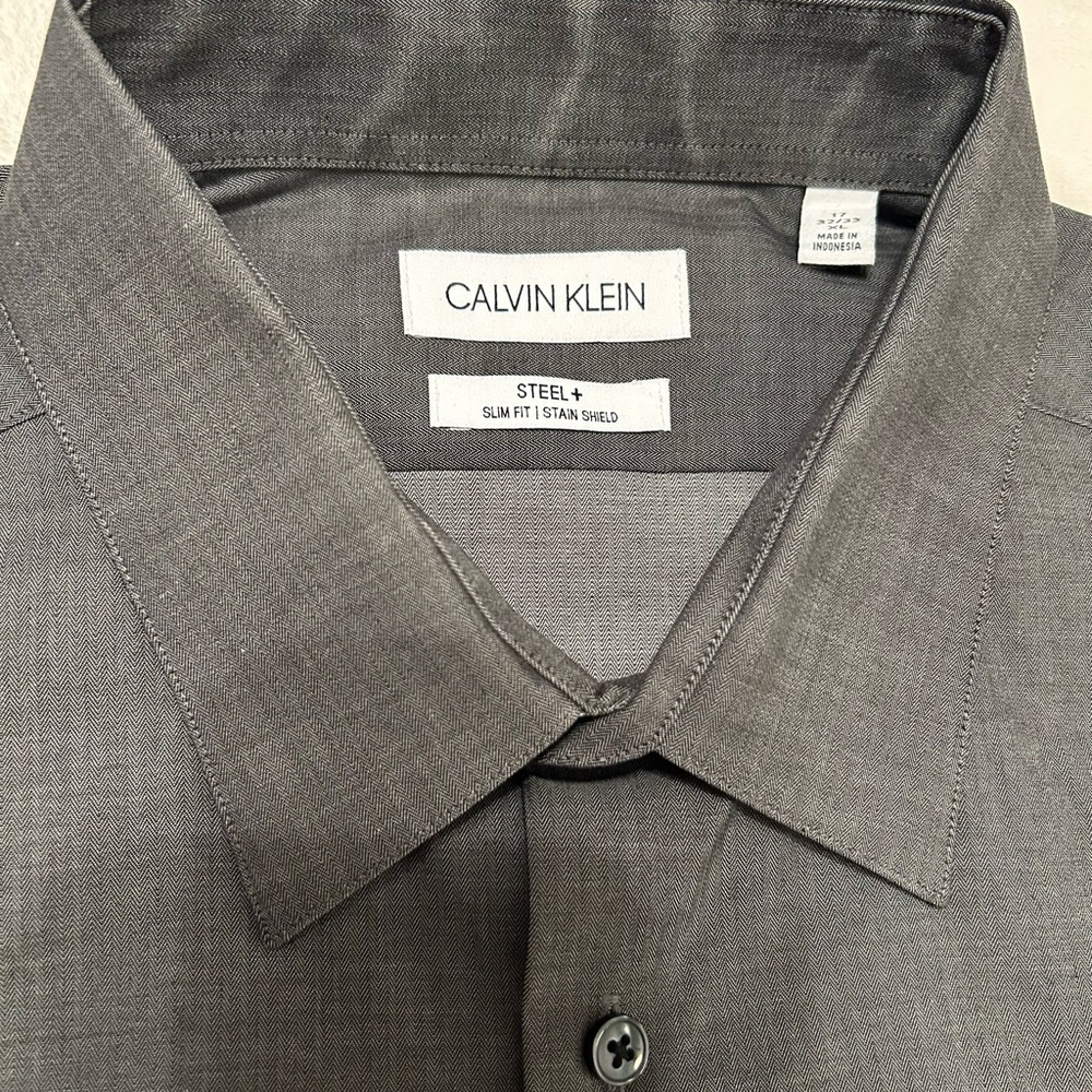 Calvin Klein Men's Slim Fit Charcoal Dress Shirt  17- 32/33